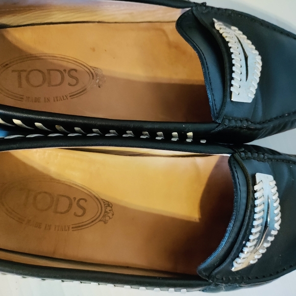 TOD'S Black  LEATHER LOAFERS WITH METAL APPLICATION AND NUBBED RUBBER SOLE 39 - Picture 7 of 14